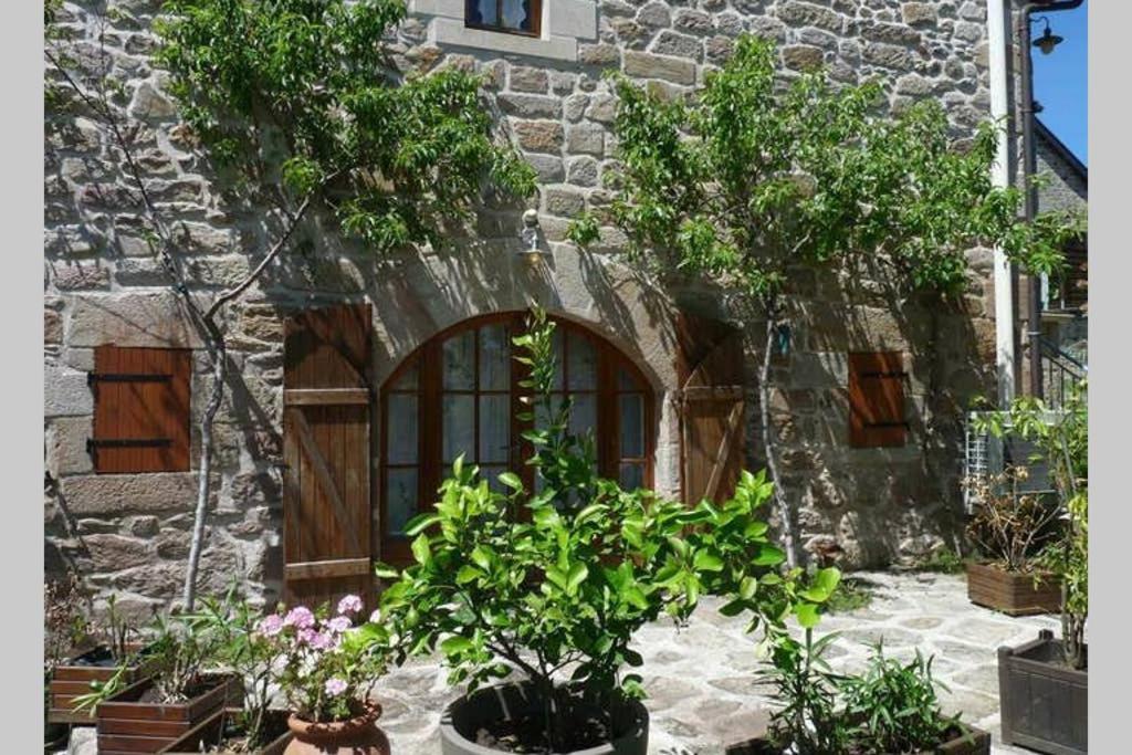 La Grange De Salvaneix Gite Pour 15 Personnes 7 Chambres Avec 6 Sdb-6Wc Sarran Exterior foto
